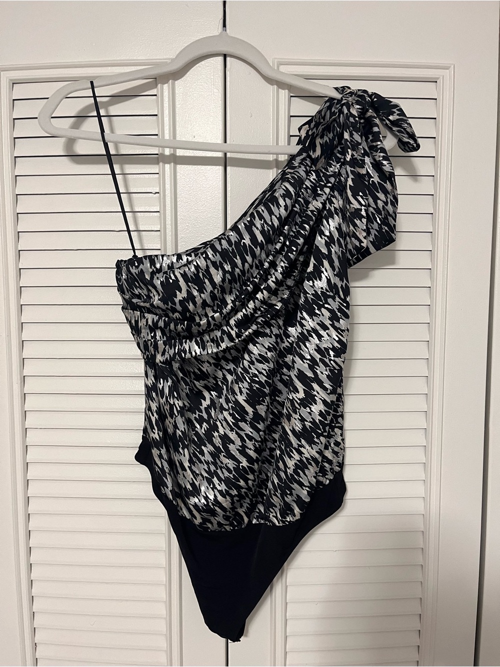 Express One-Shoulder Black & White Printed Bodysuit